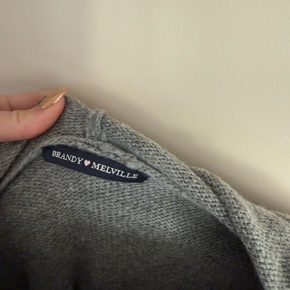 Brandy Melville Hooded Sweater - Picture 3 of 4